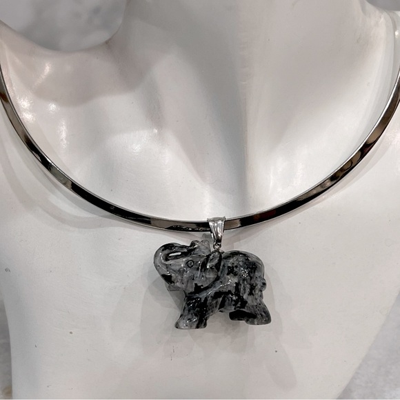 Malagasy Black Labradorite Elephant Pendant Silver 16” Collar Choker - Picture 2 of 9